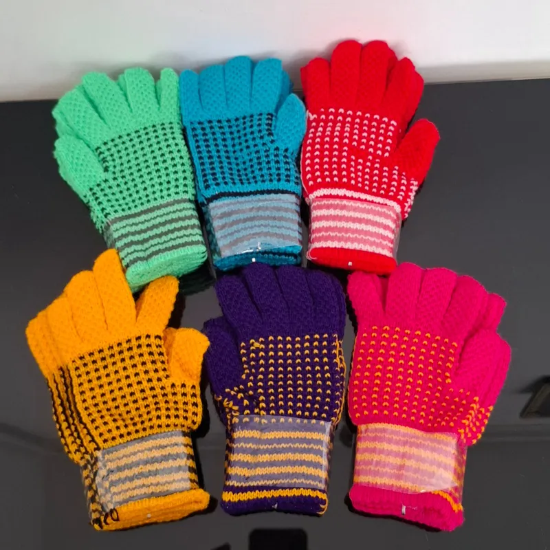 دستکش قدیمی و نوستالژی بچه گانه