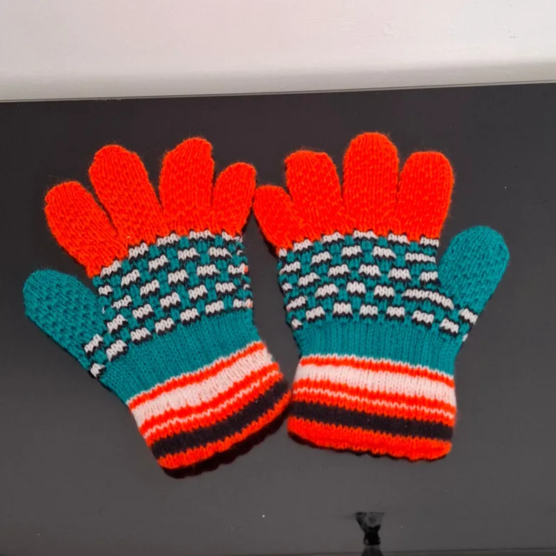 دستکش قدیمی و نوستالژی بچه گانه
