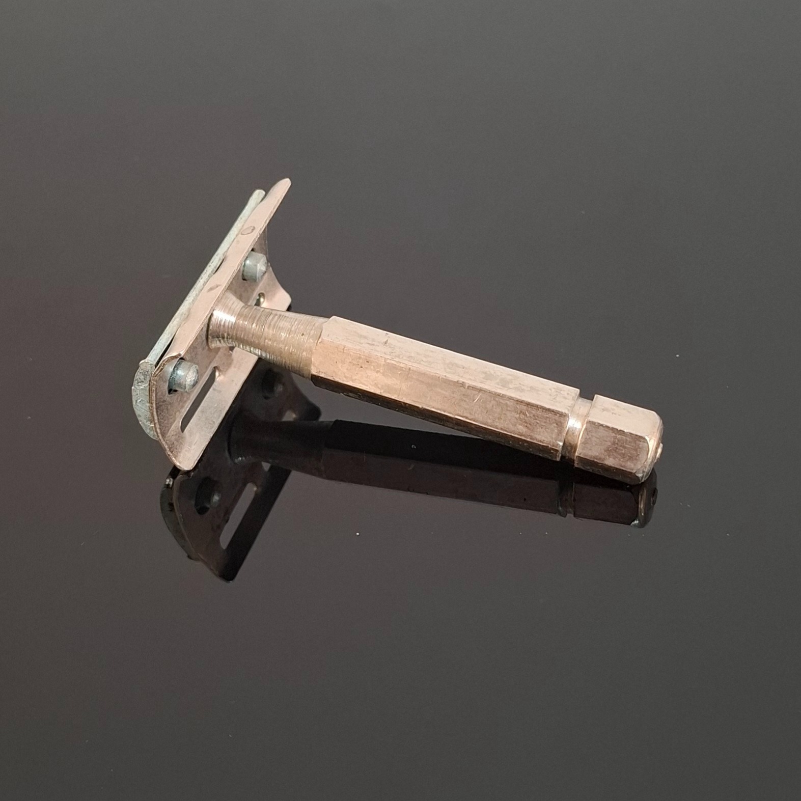 دسته تیغ قدیمی محکم و سنگین