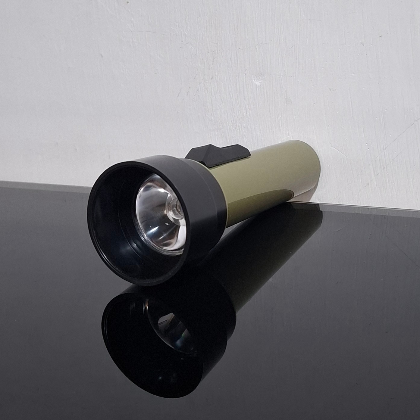 چراغ قوه قدیمی تابش