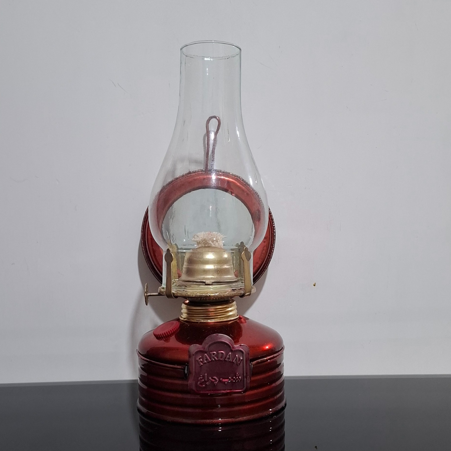 چراغ نفتی آینه ای قدیمی -توضیح دارد