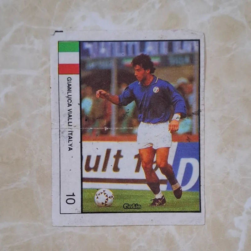 عکس آدامس سین سین-بازیکن ایتالیا