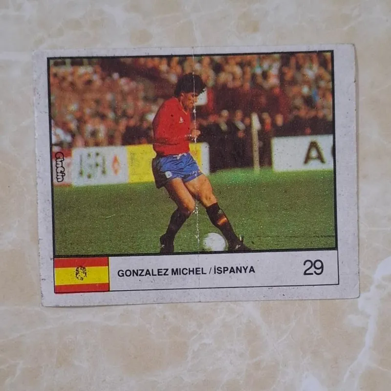 عکس آدامس سین سین- بازیکن اسپانیا