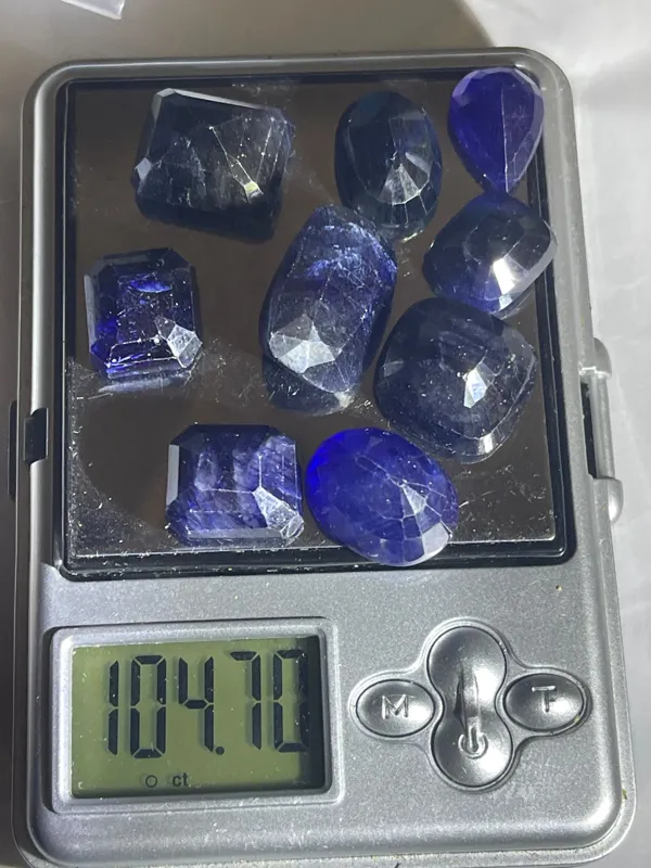 فروش سنگ یاقوت کبود بارخونه 104 قیراطی