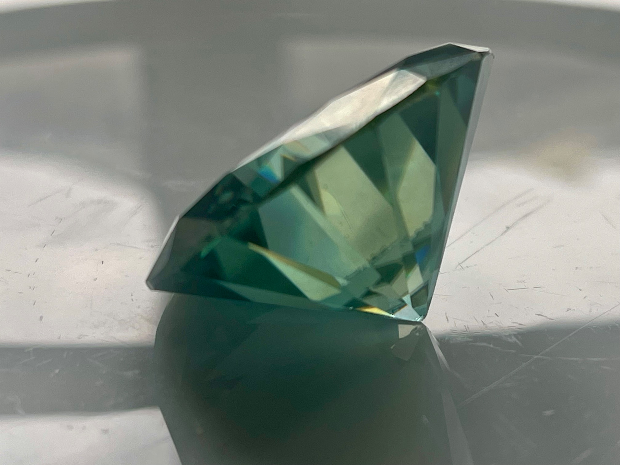 فروش سنگ موزانایت الماس درشت غولپیکر 93 قیراط