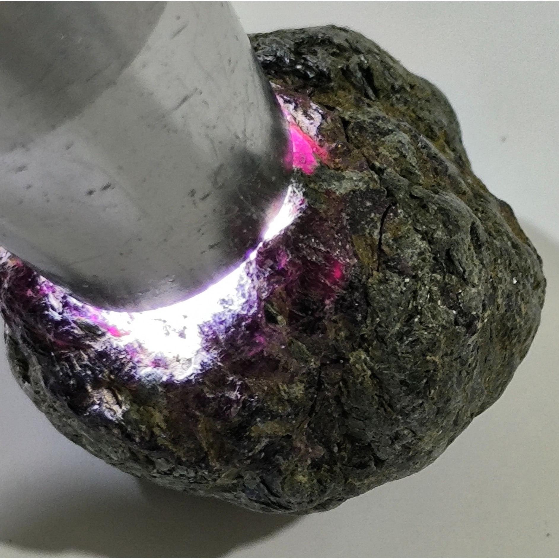 یاقوت راف کروندوم طبیعی در بسته های 1000 قیراطی