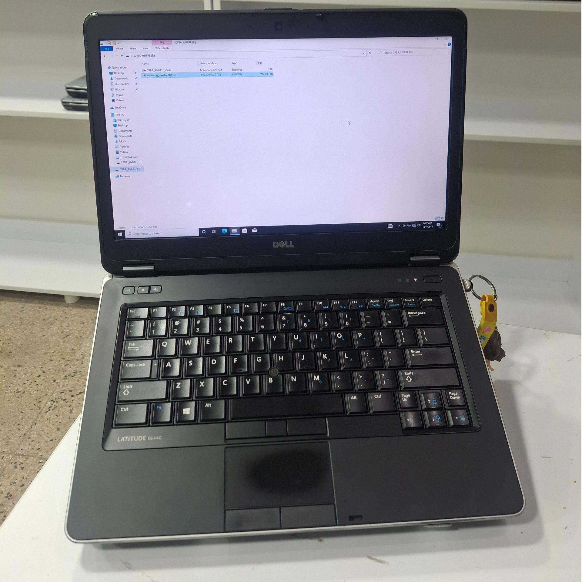 لپ تاپ دل 6440 حافظه یک ترا بایت (توضیحات)