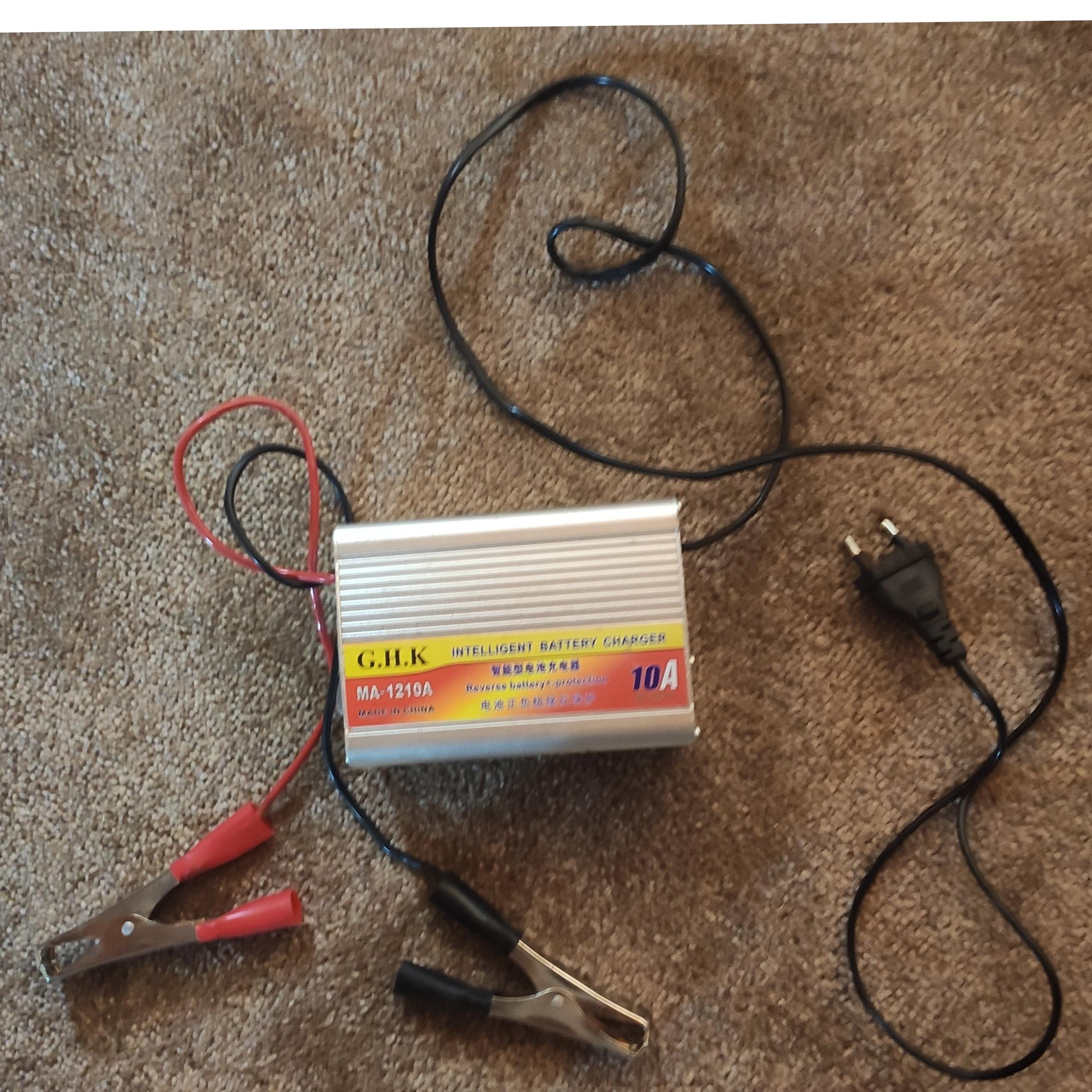 شارژر خودرو 12 ولت 10 آمپر