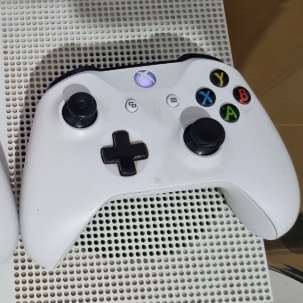 Xbox one s با دسته اضافه