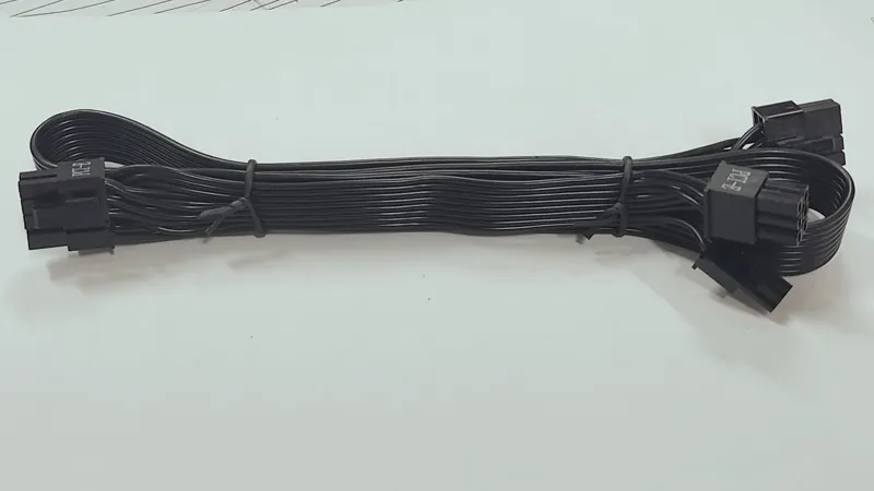 کابل 8 پین گرافیک