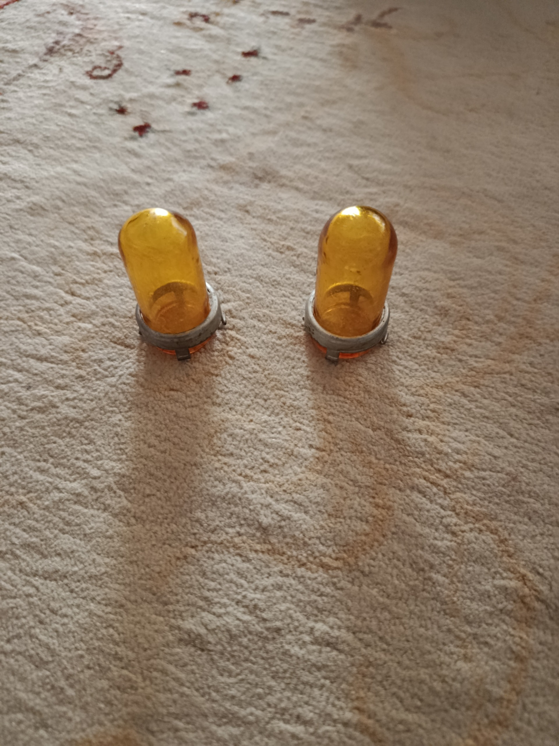 قاب زرد مخصوص لامپ خودرو