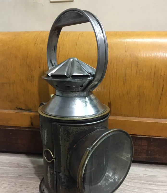 چراغ قدیمی وانتیک  سوزن بانی سه رنگ کهنه و اصل