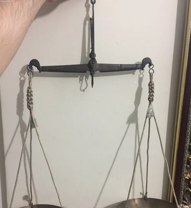 ترازوی قدیمی. 140ساله. کار دار ظریف. عمل رضا. بکر