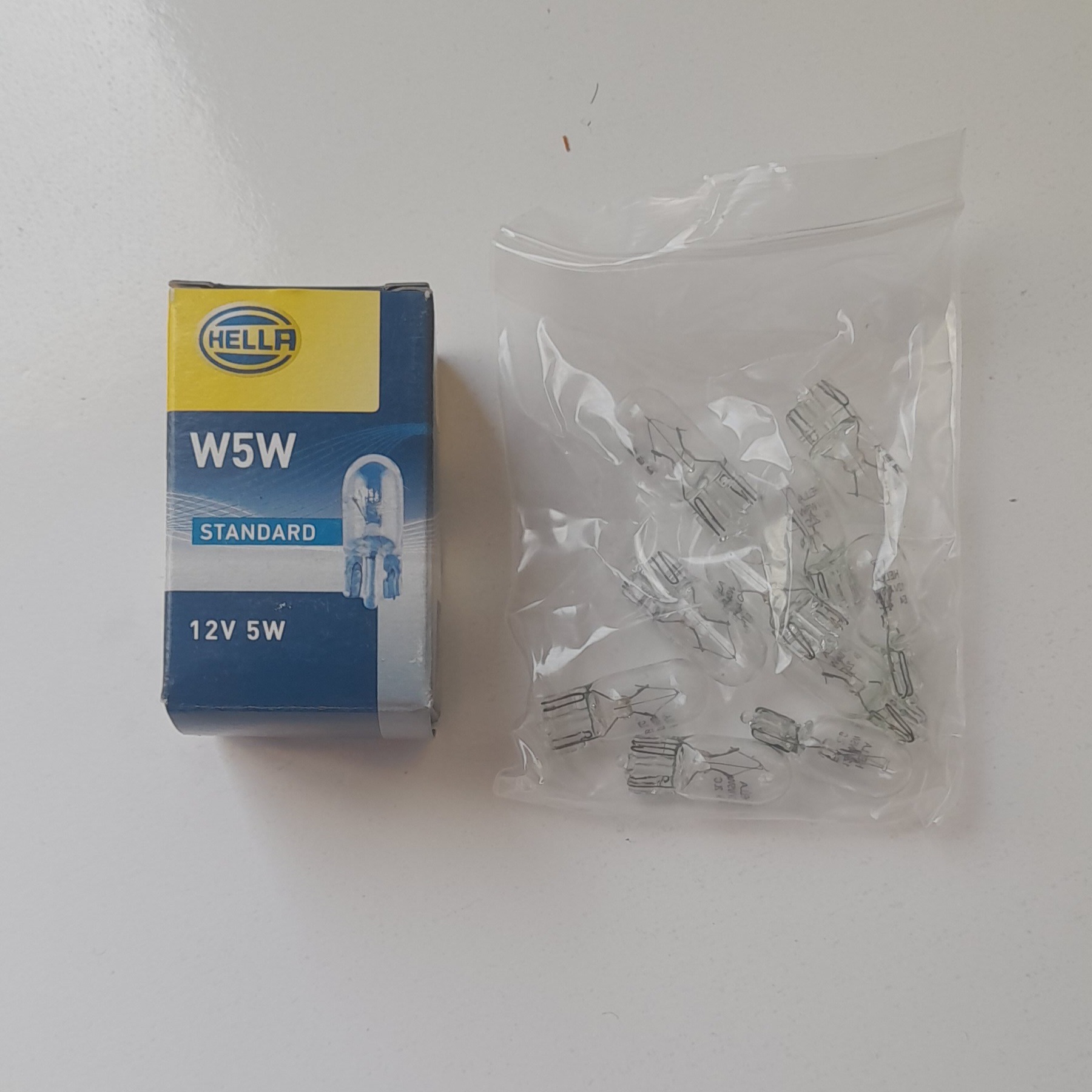 لامپ هلا 12V/5W  W5W Hella یک عدد
