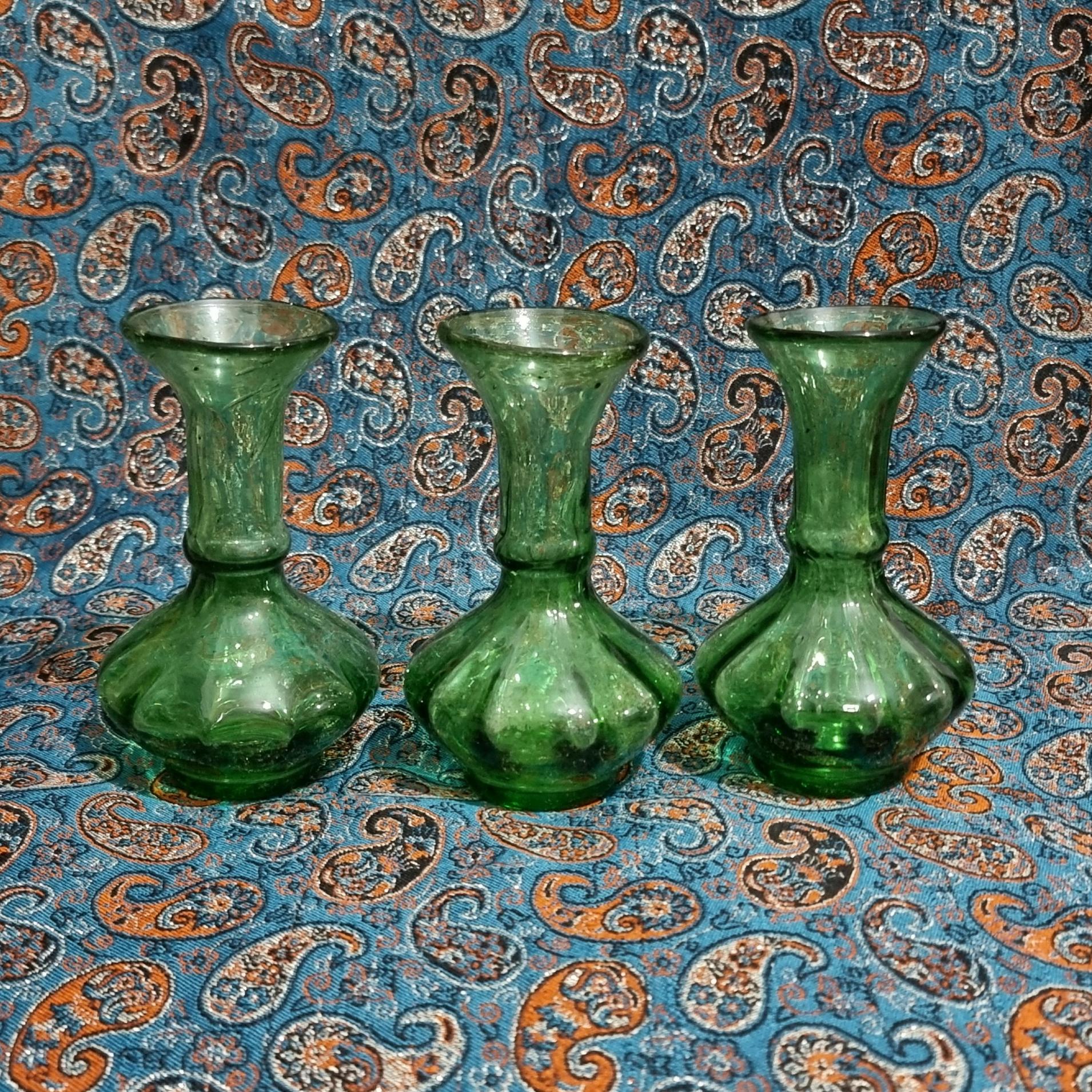 گلدان بلور سبز شلغمی قدیمی ( توضیحات )