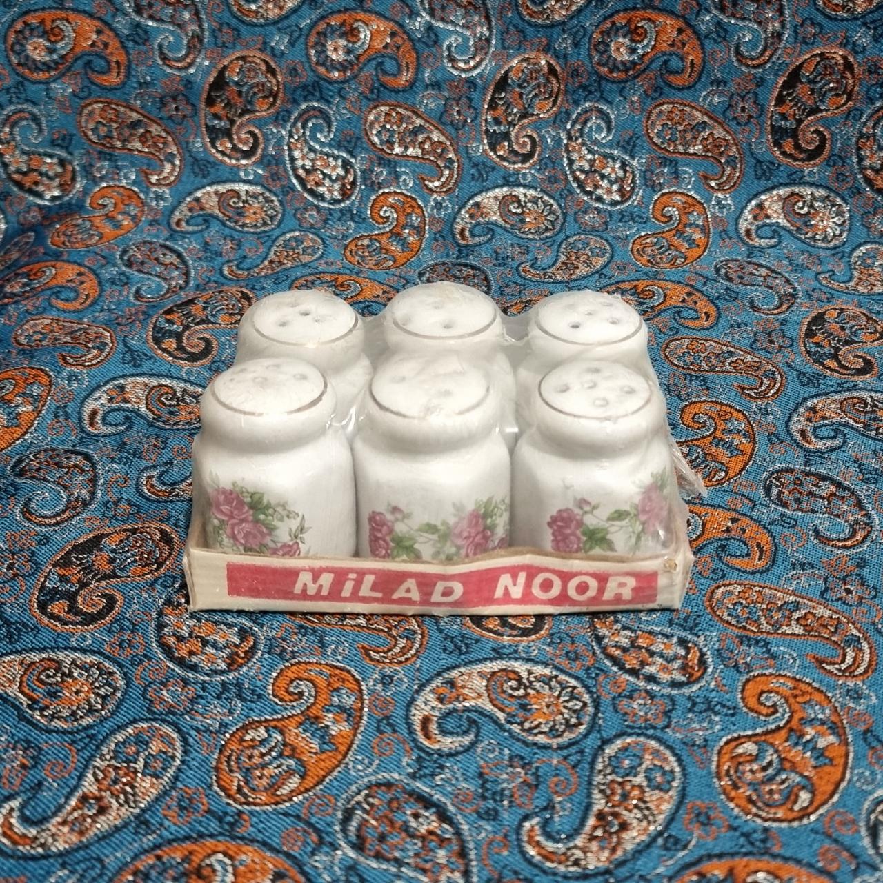 نمکدان گلسرخی مارک میلاد نور قدیمی ( توضیحات )