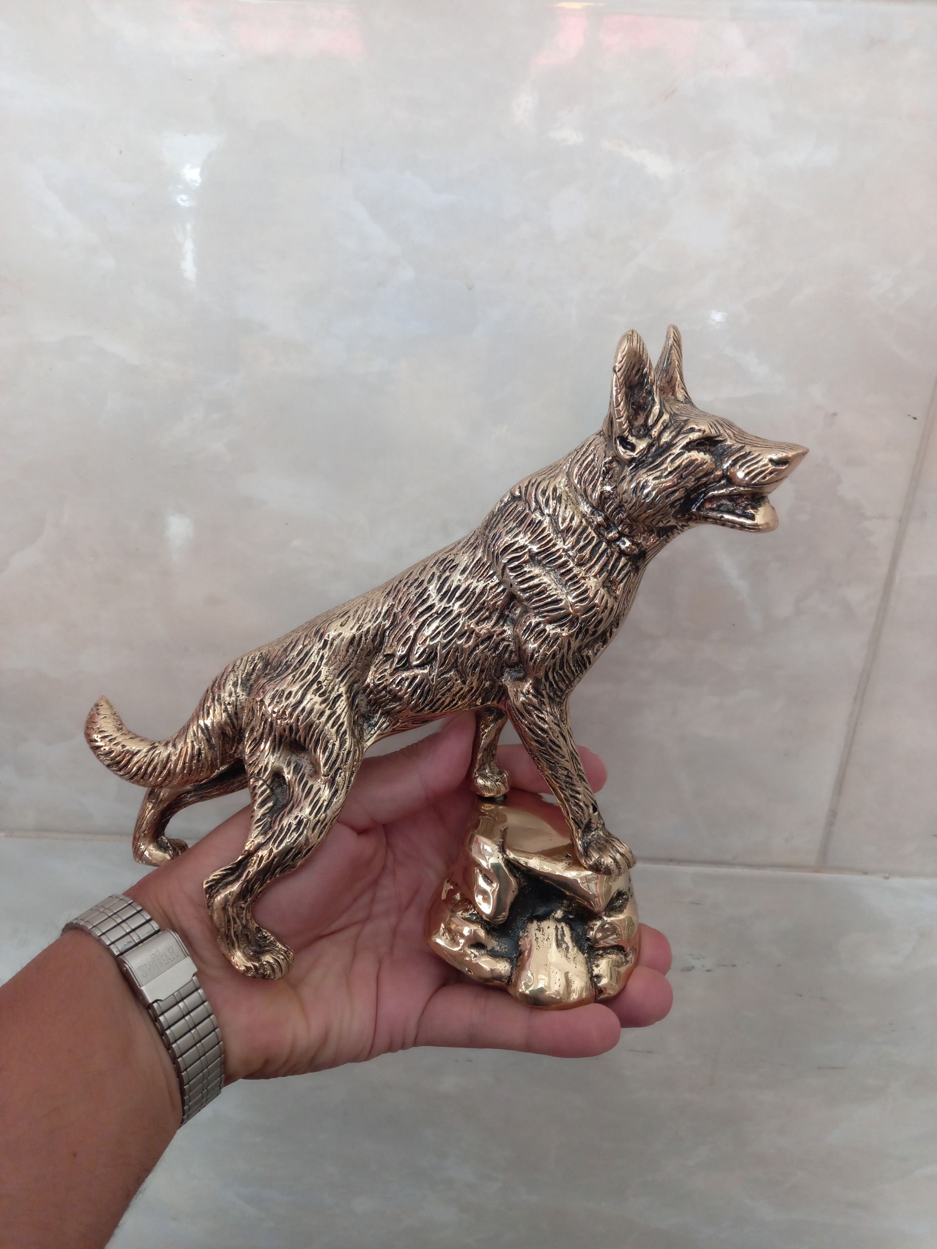 مجسمه گرگ برنجی