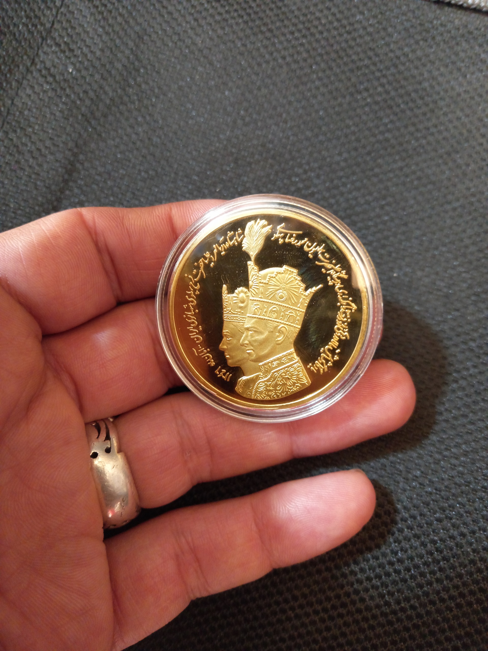 سکه برنز یادبودی شاه و فرح