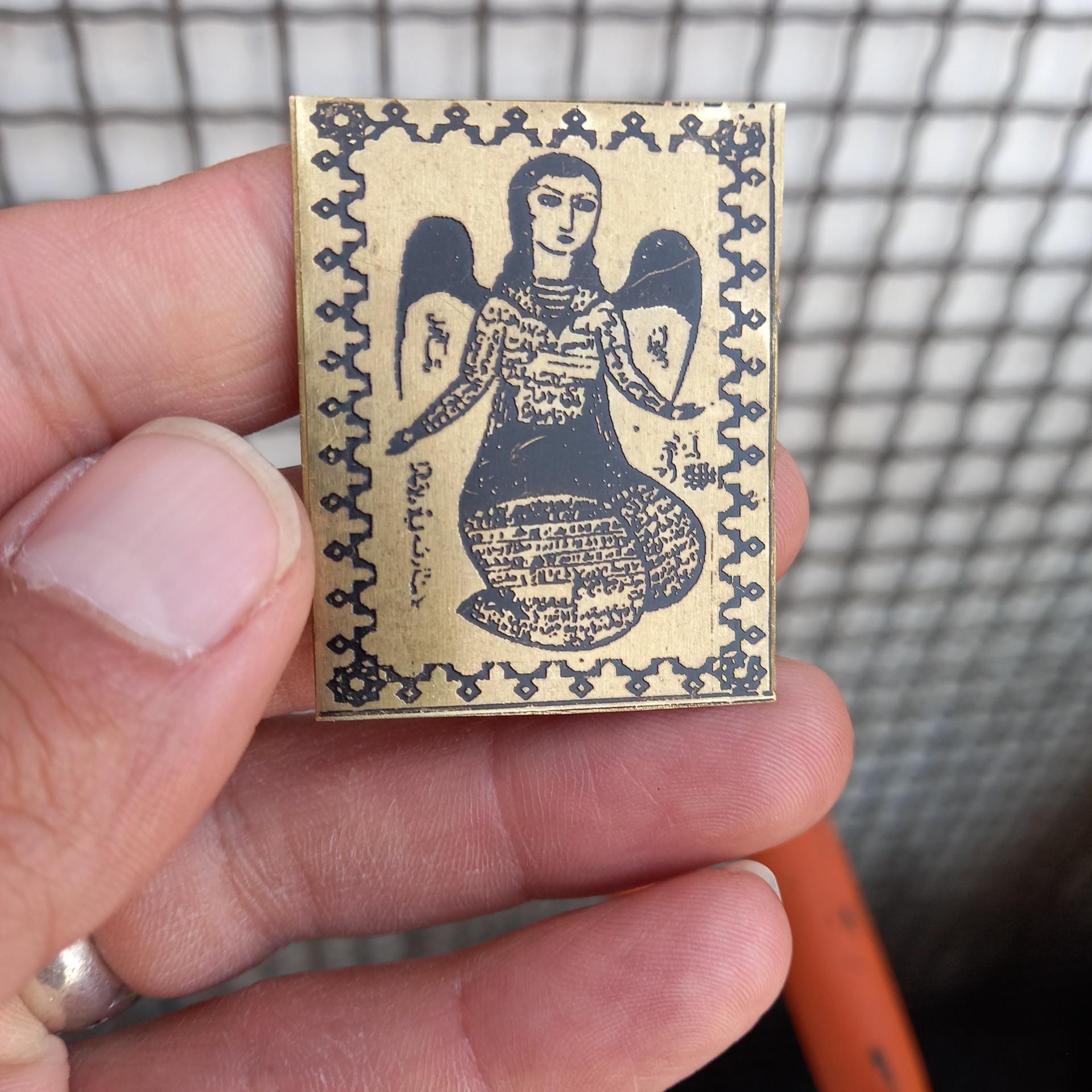 لوح برنجی ملکه دو بال