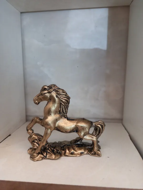 مجسمه اسب کوچیک