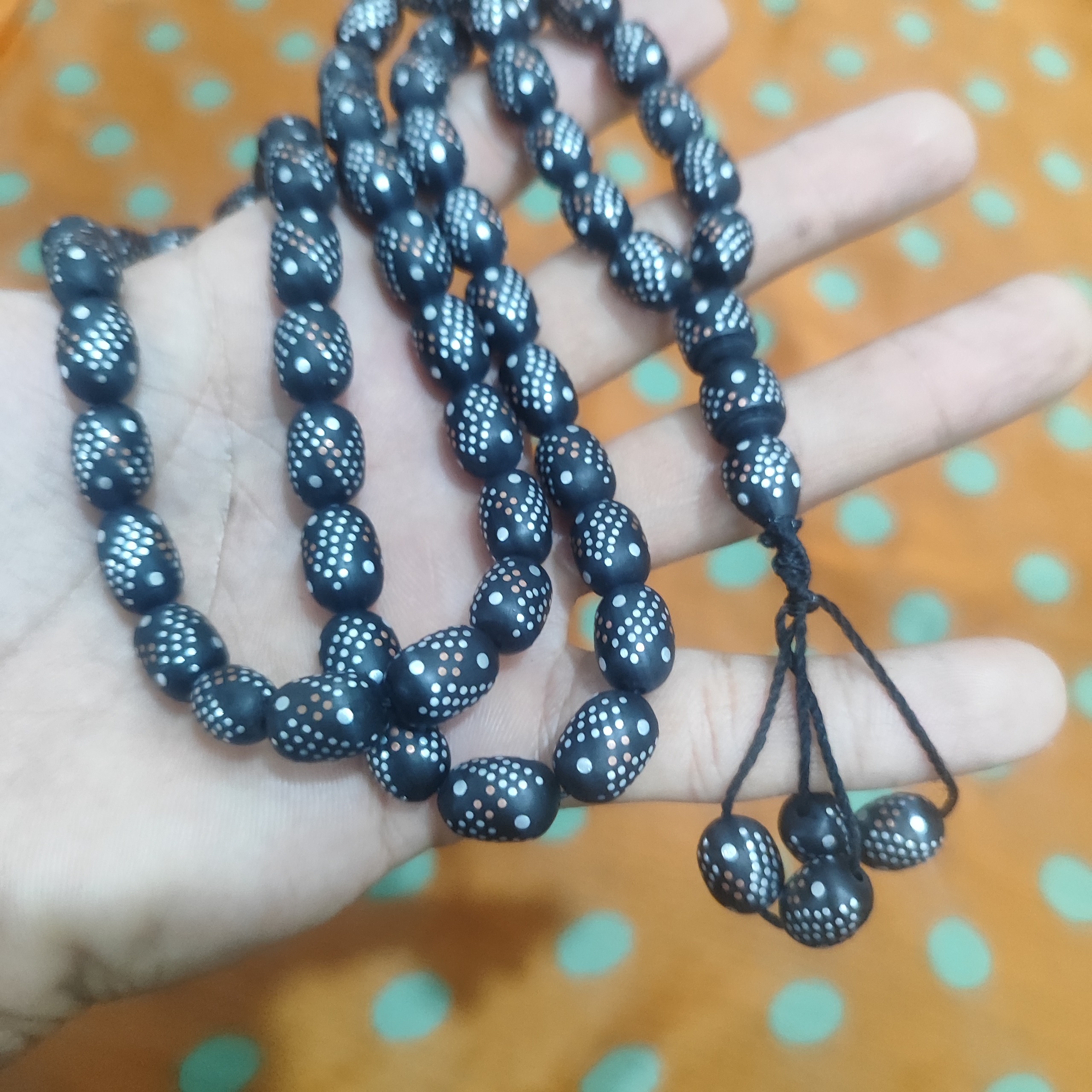 تسبیح خرما وحشی داز میخ کوب