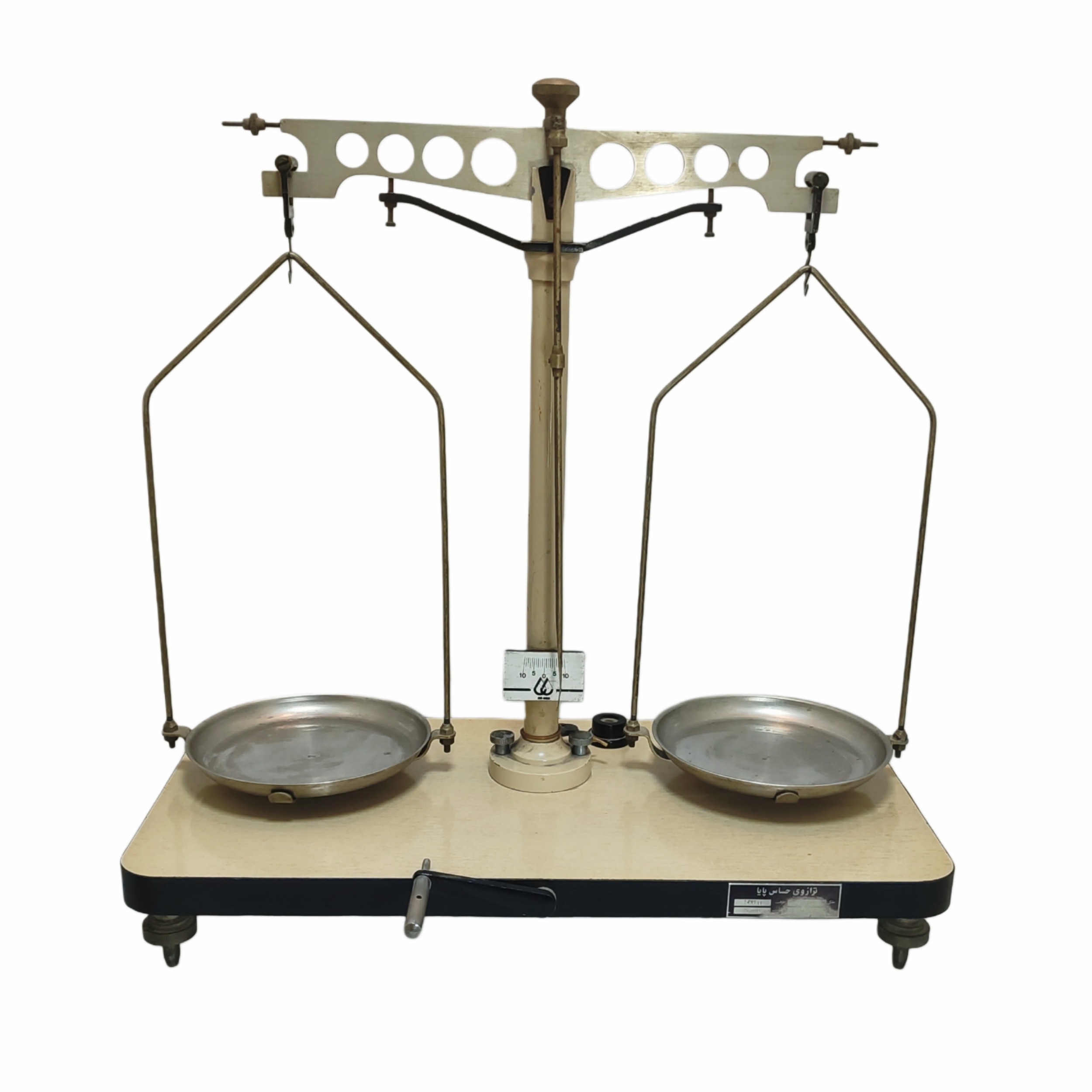 ترازو دو کفه ای قدیمی