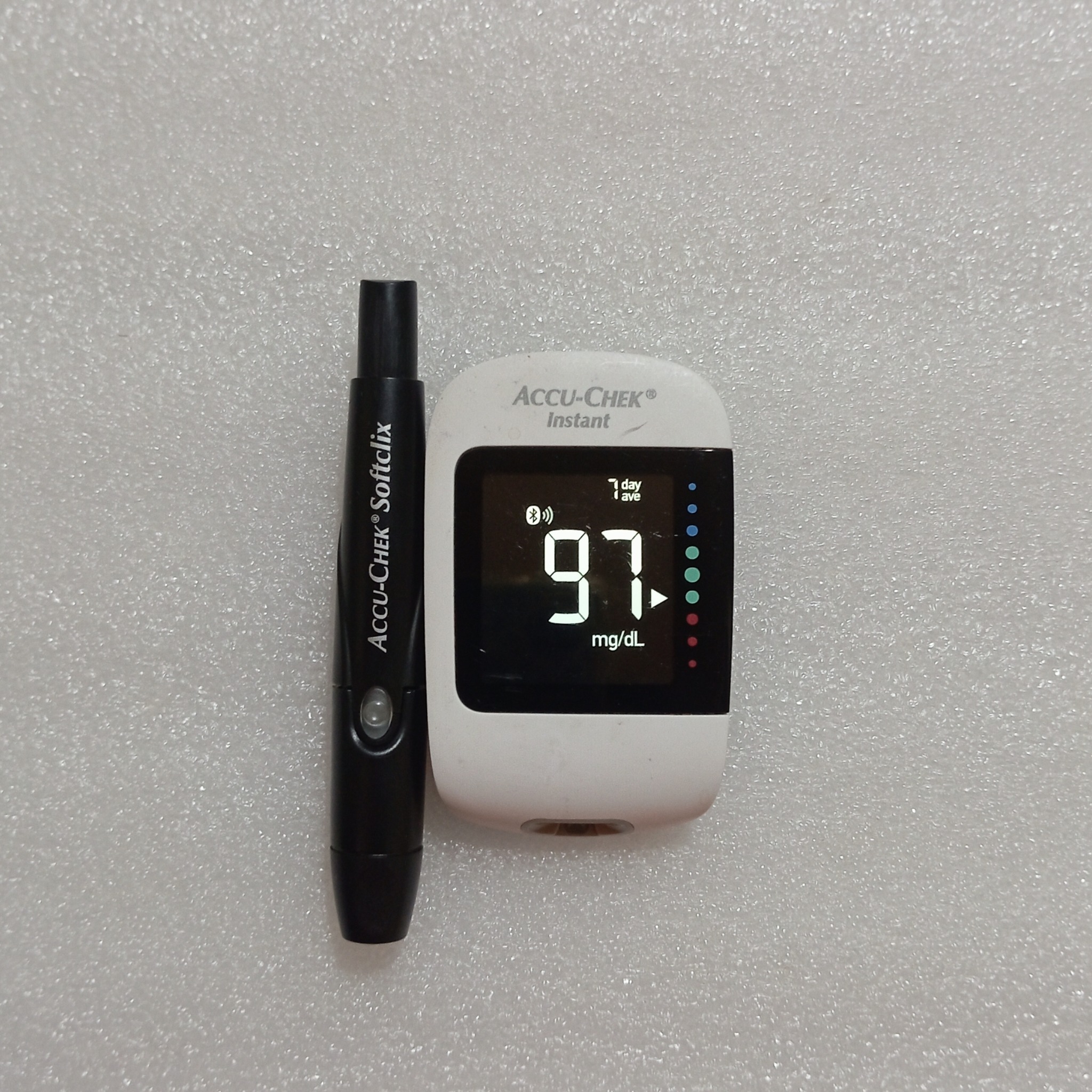 دستگاه تست قندخون ACCU-CHEK Instant