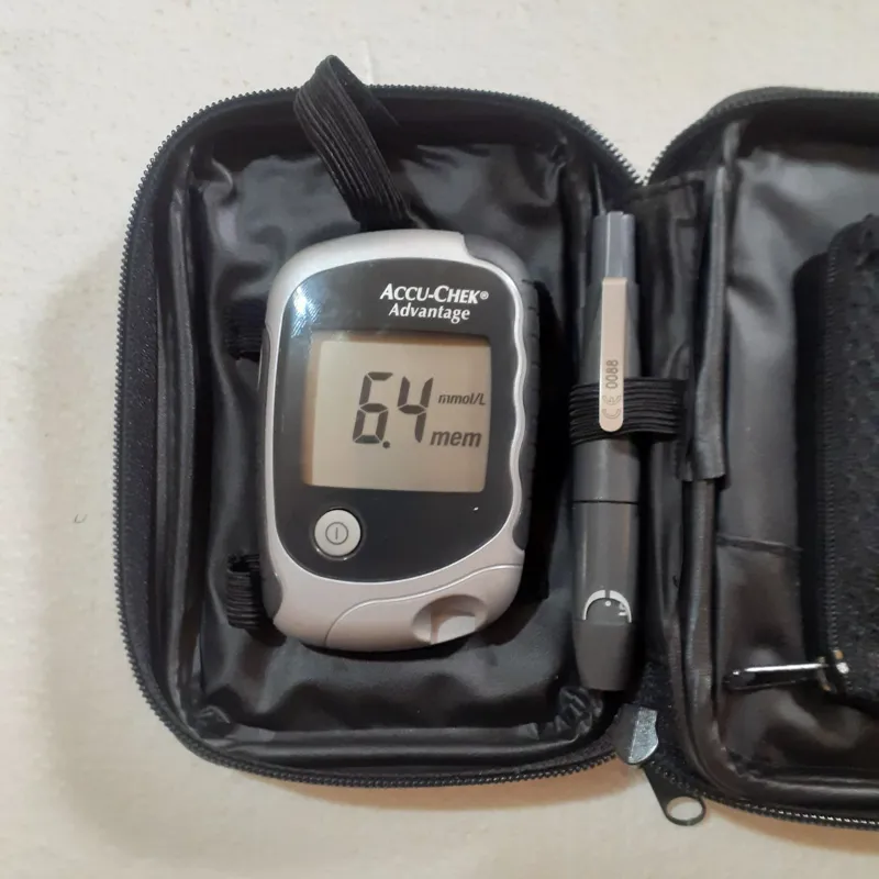 دستگاه تست قندخون با قلم Accu-CHEK Advantage