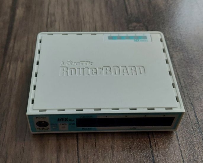 روتر میکروتیک مدل RB 750-R2 HEX Lite
