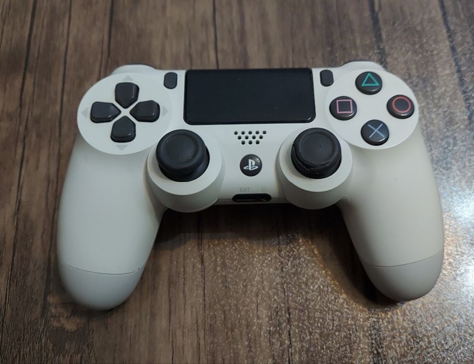 دسته اصل سفید رنگ پلی استیشن 4 PS4