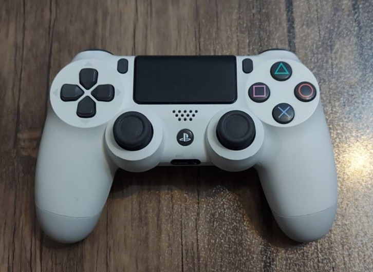 دسته اصل سفید رنگ پلی استیشن 4 PS4