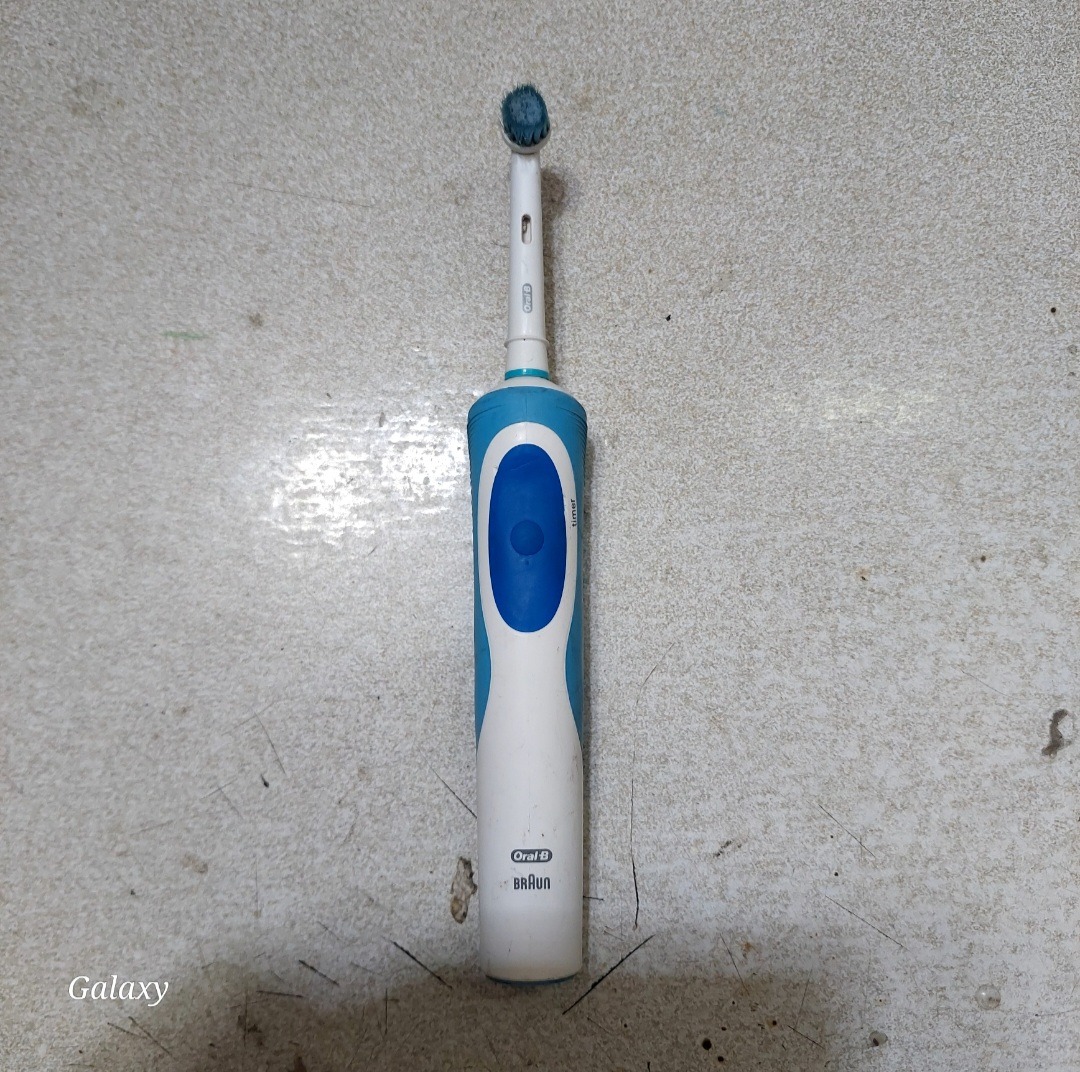 مسواک برقی اورال بی مدل Vitality D12.513w