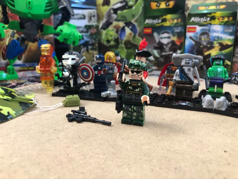 لگو سرباز چتر باز