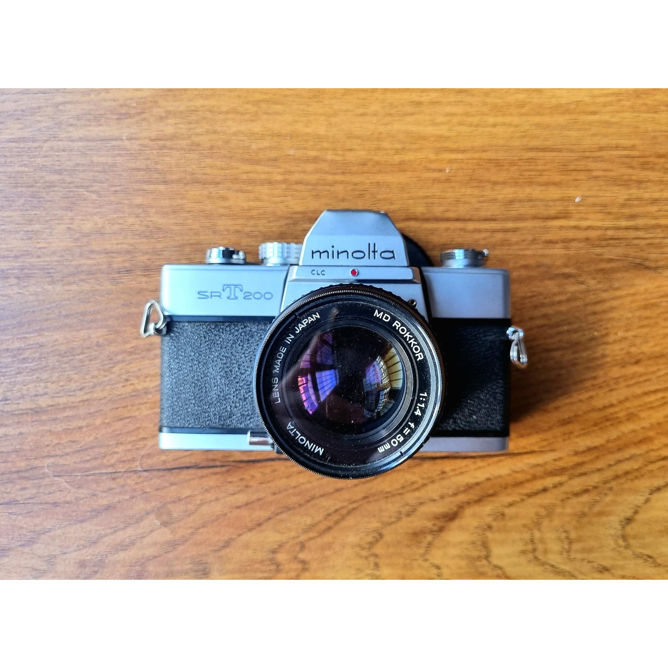 دوربین عکاسی آنالوگ Minolta SRT200