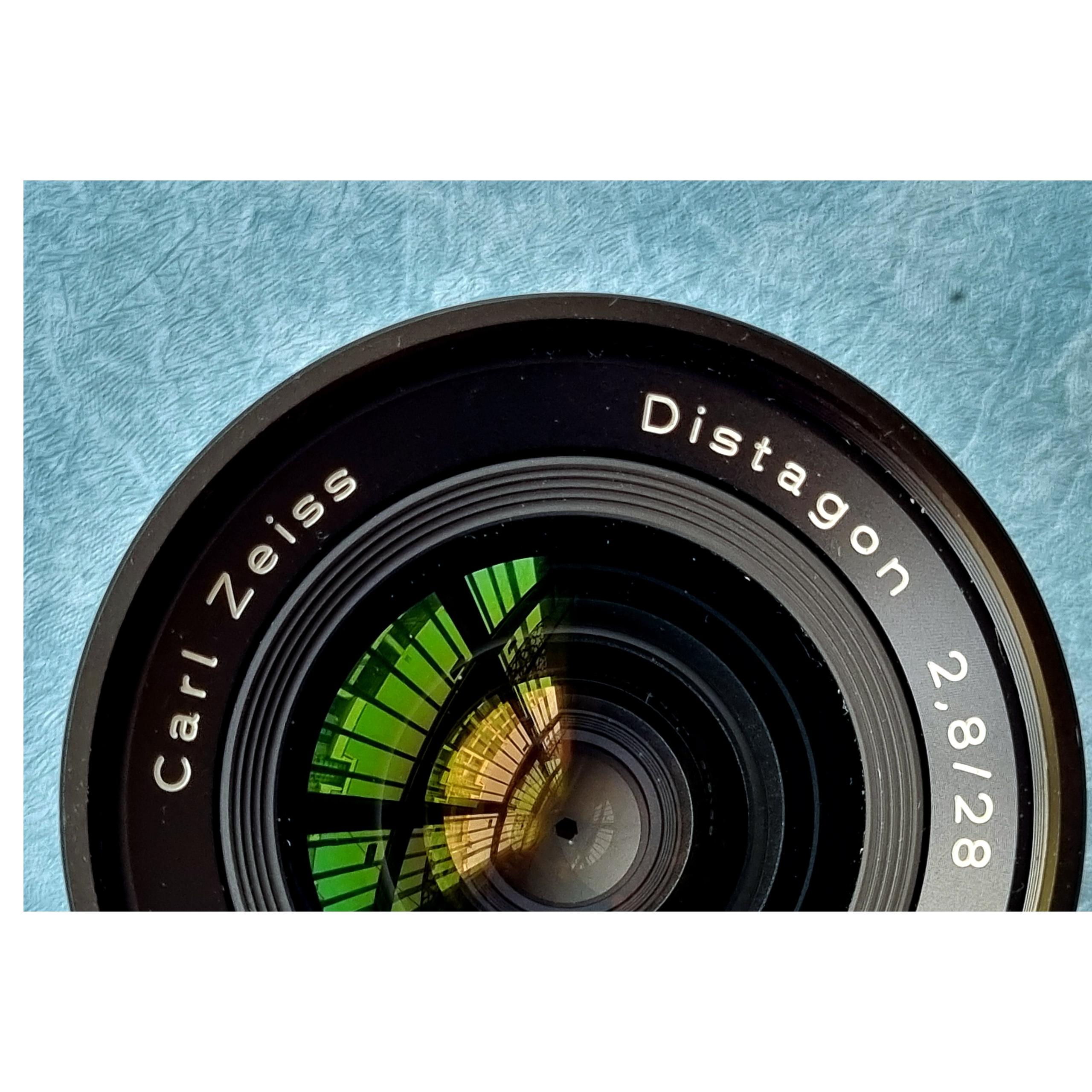 لنز بینظیر کارل زایس دیستاگون 28 میلیمتری
