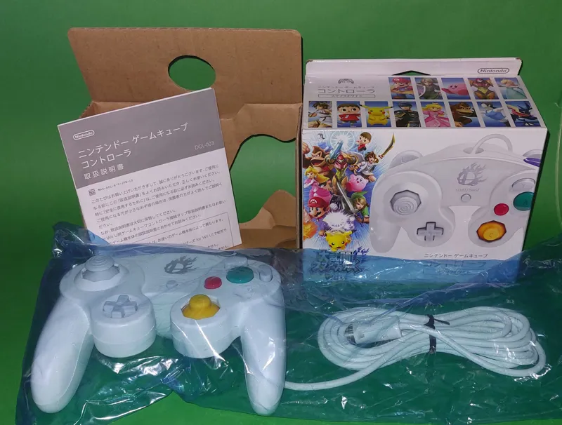 NINTENDO GAMECUBE LIMITED EDITION CONTROLLER
