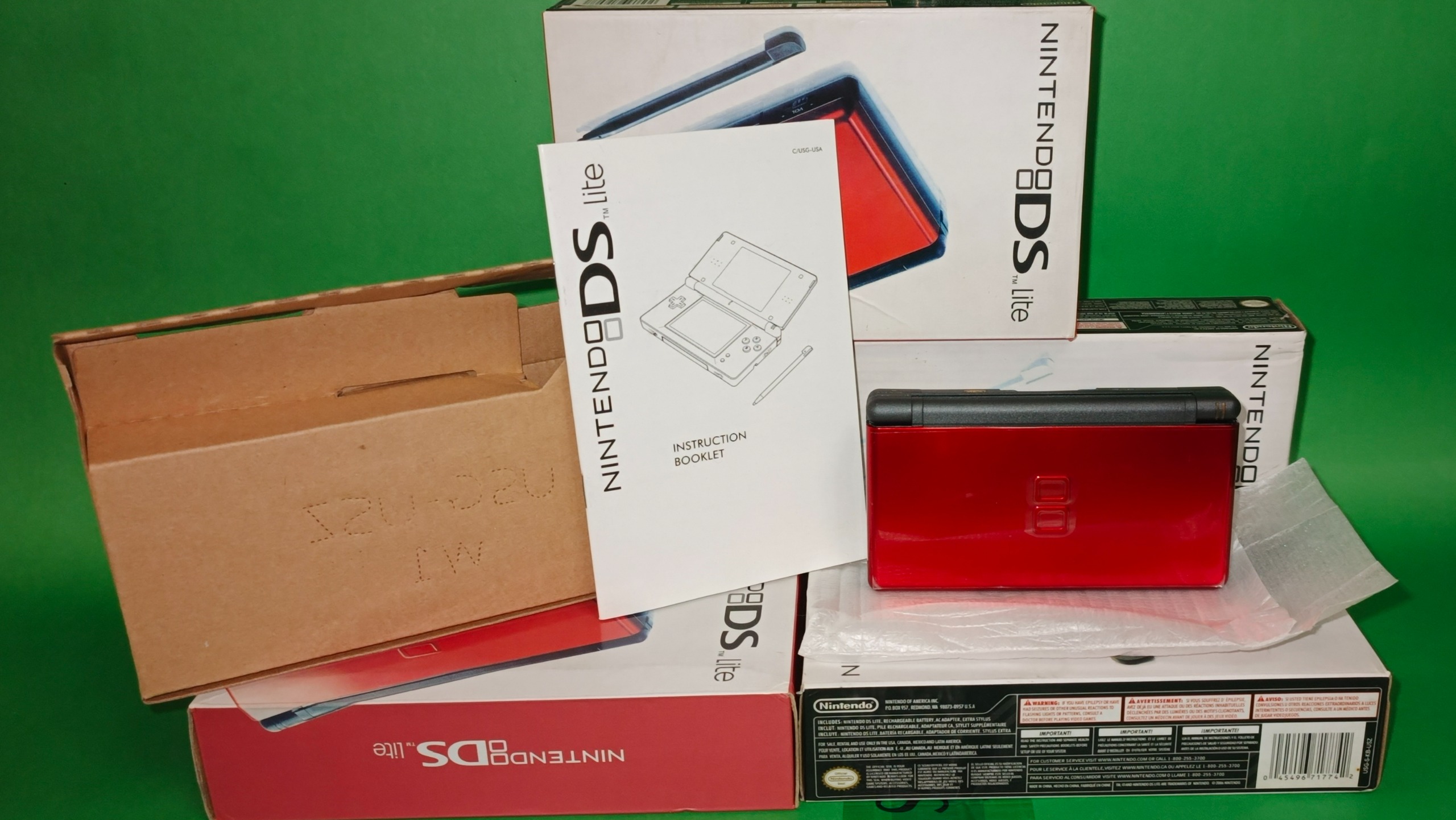 NINTENDO DS LIGHT Red BLACK COLOR USA VERGEN