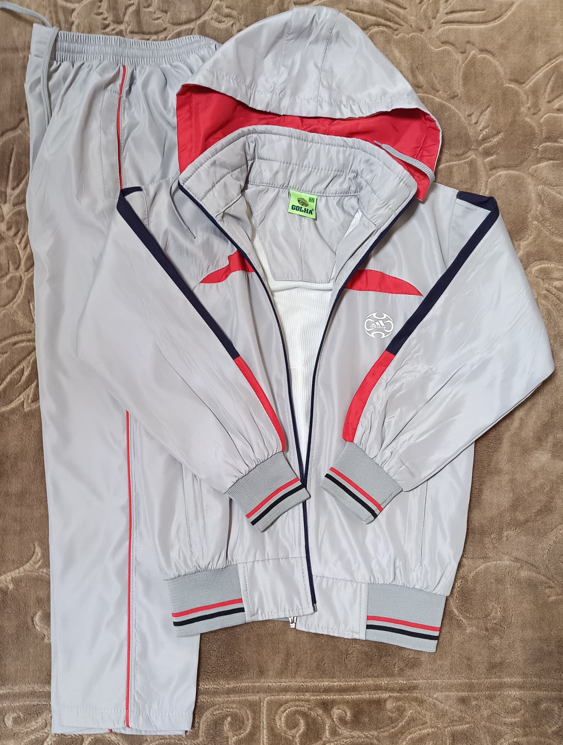 ست لباس ورزشی بچه گانه Adidas توضیحات داره
