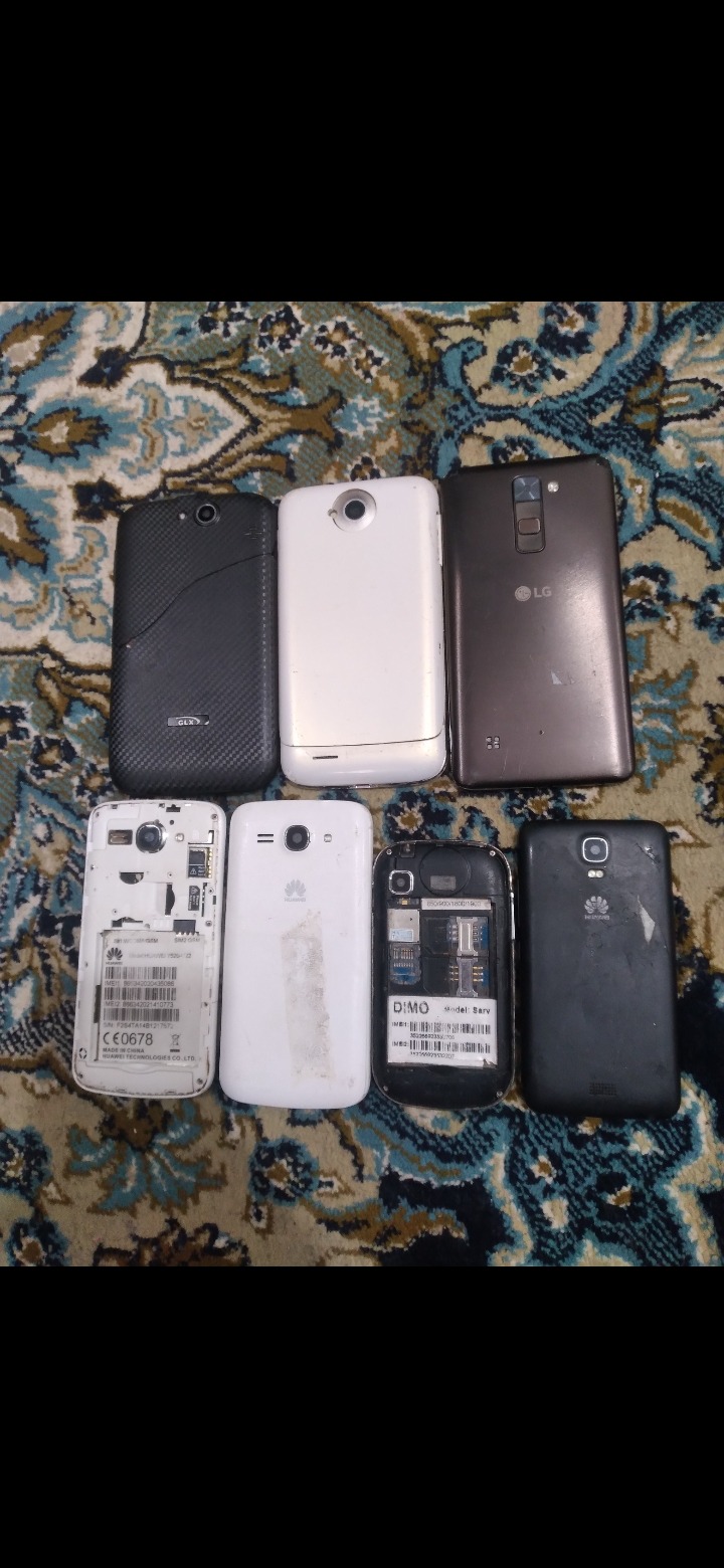 تعدادی گوشی معیوب