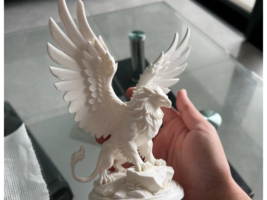 تندیس Griffin سفید