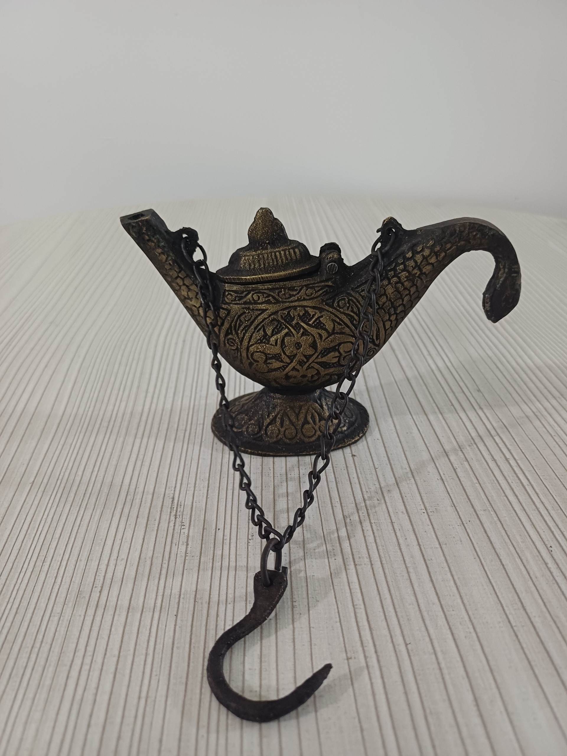 پیسوز برنزی نقش دار