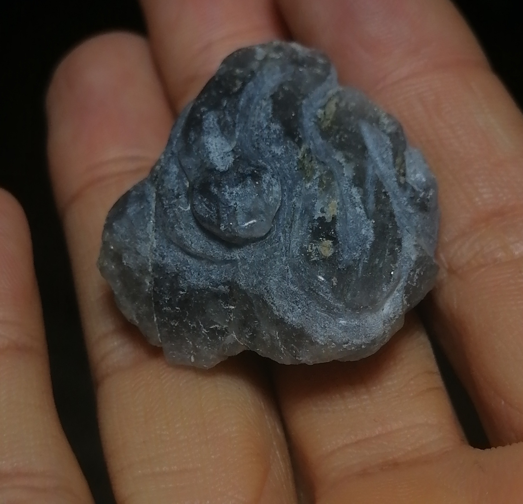 سنگ زیبا با طرح مار