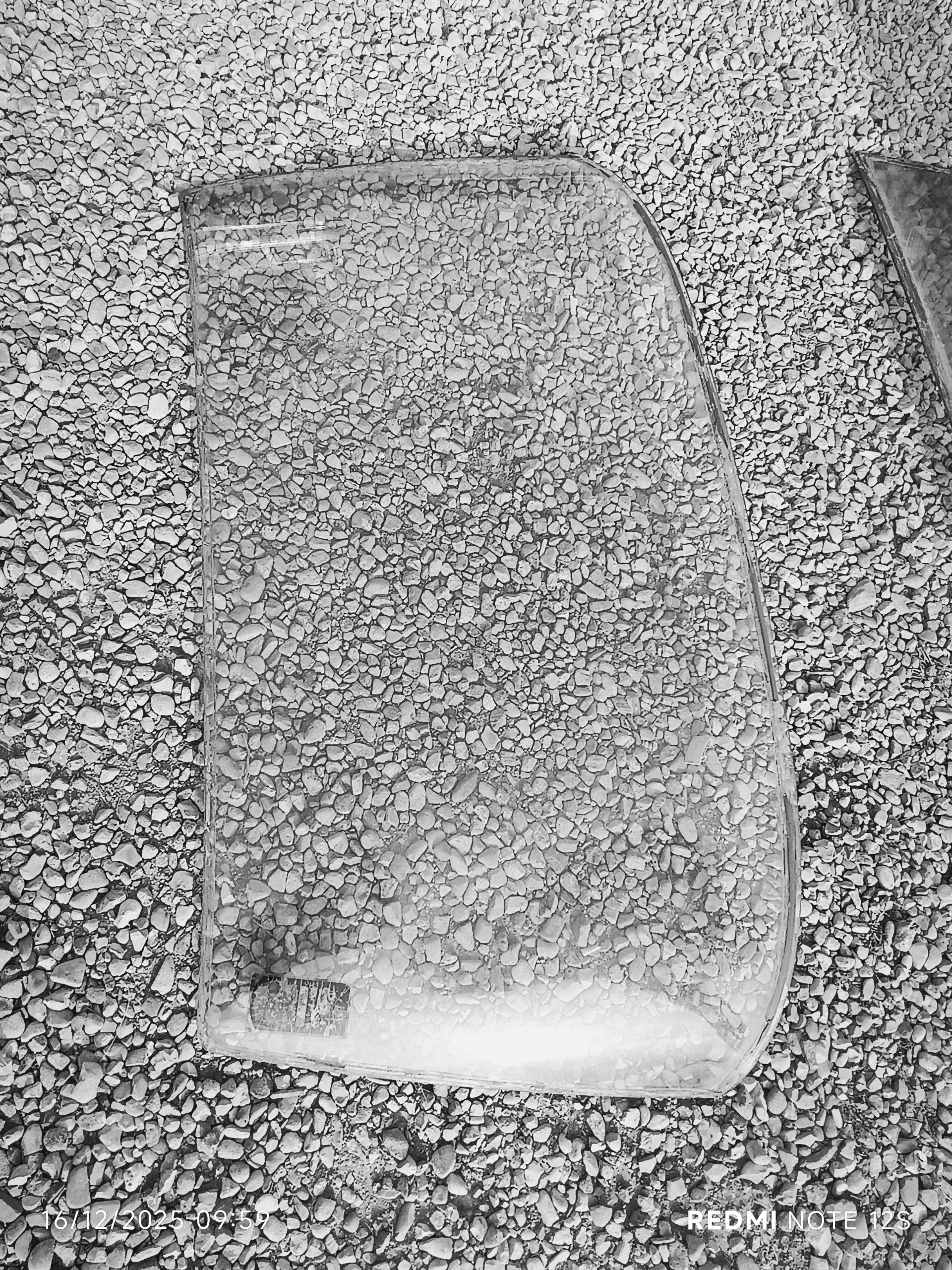 شیشه جلو بی ام و 518 BMW E12