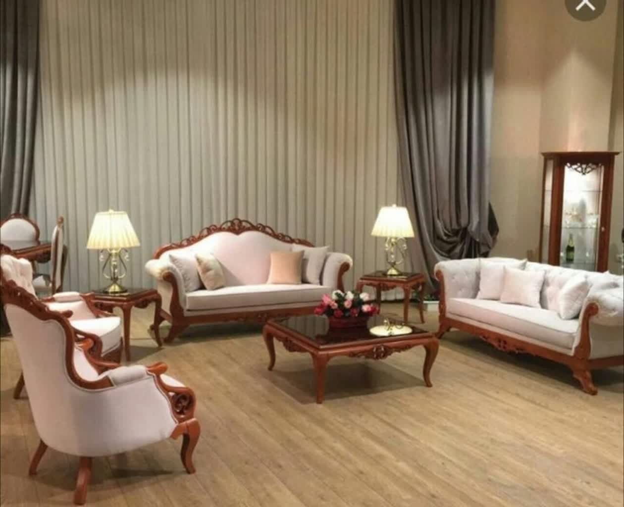 مبل کلاسیک تمام گردو با میز