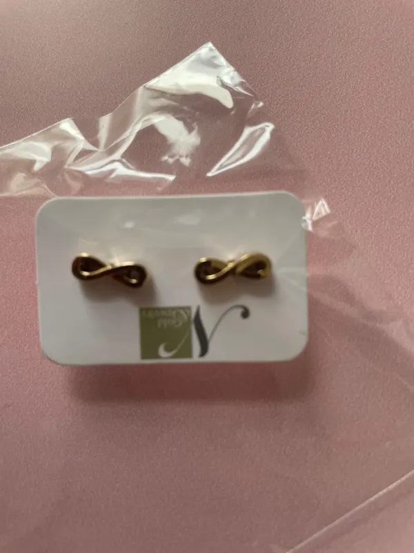 گوشواره طلای نیکا طرح بینهایت