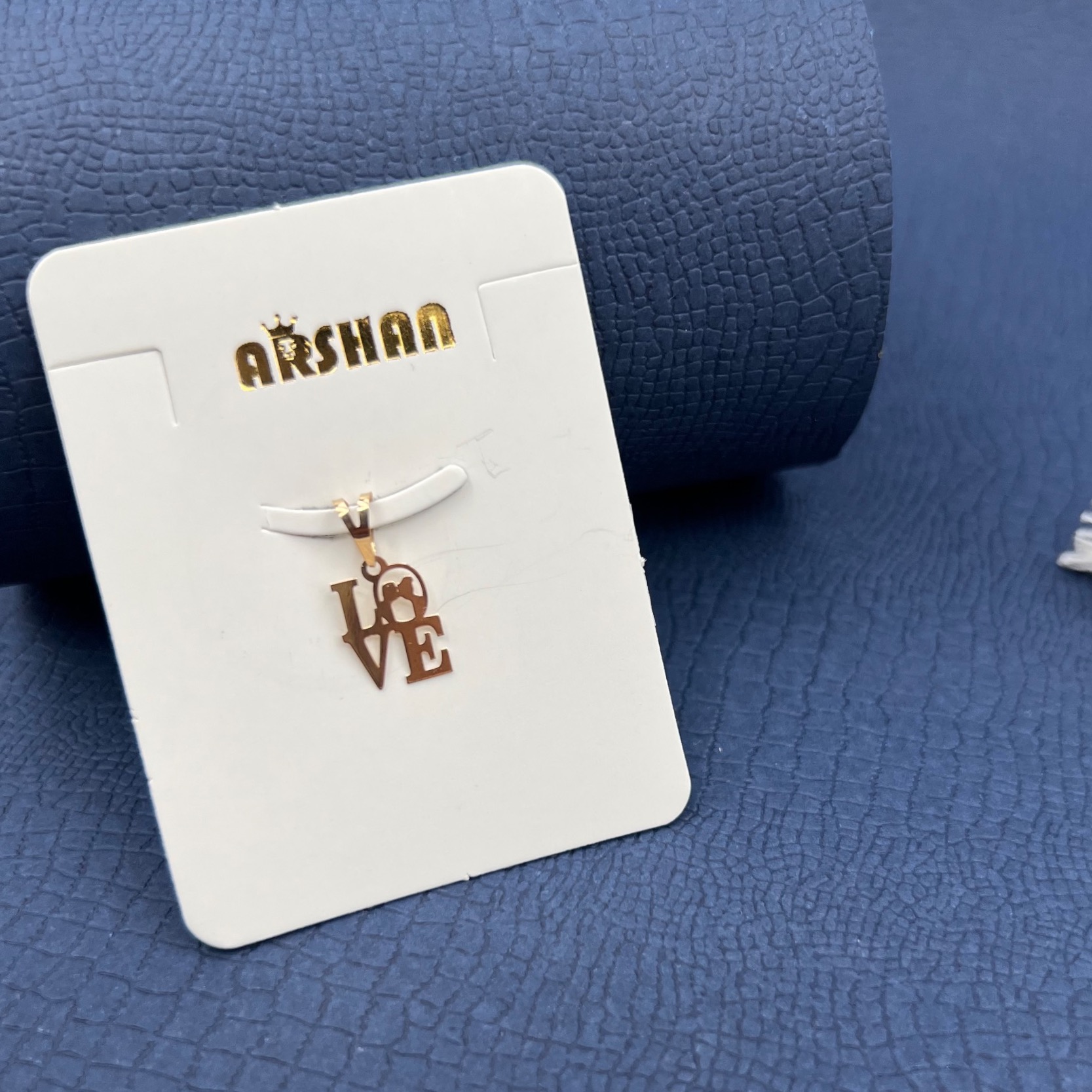 مدال تک طلا مینیمال طرح Love