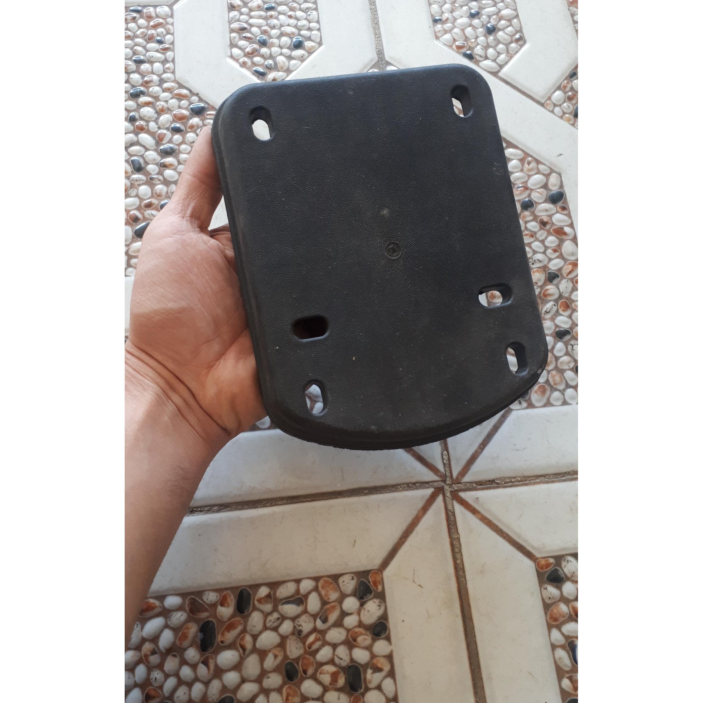 براکت پمپ آب