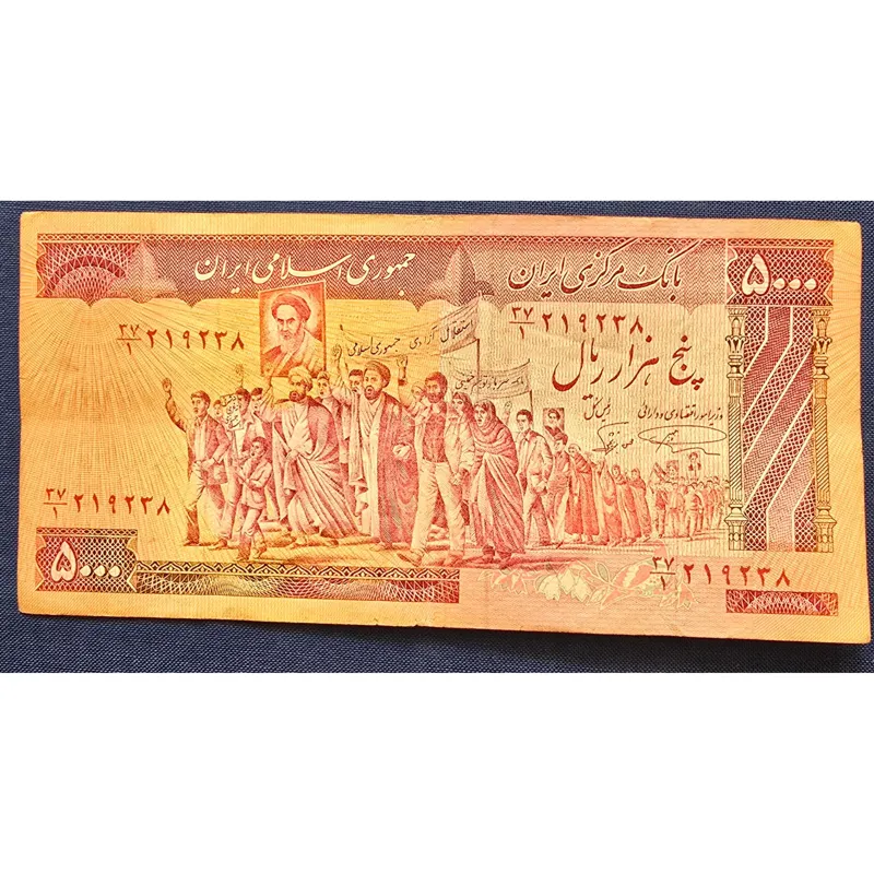 تک تظاهراتی نمازی امضا کشیده