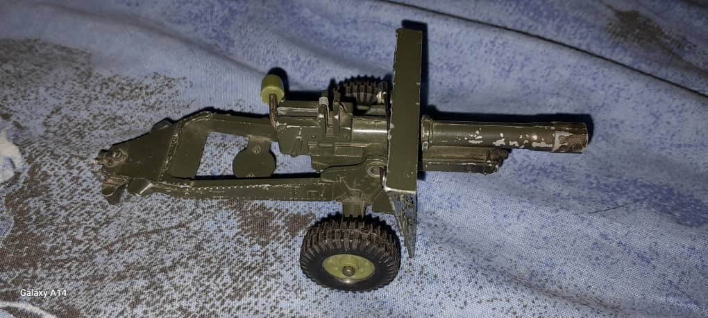 توپ جنگی انگلیسی خیلی قدیمی دارای گلنگدن