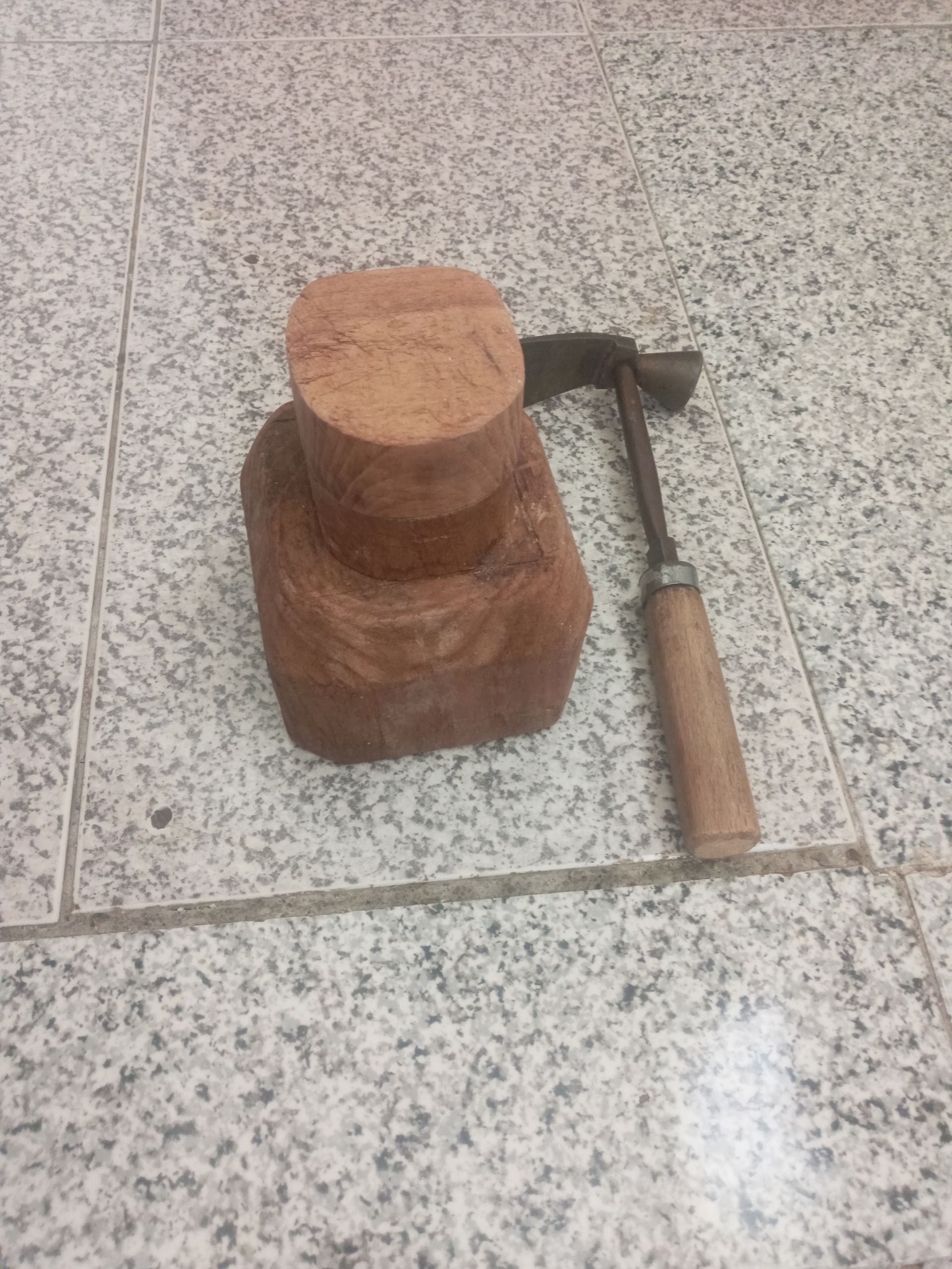 قندشکن قدیمی چوبی